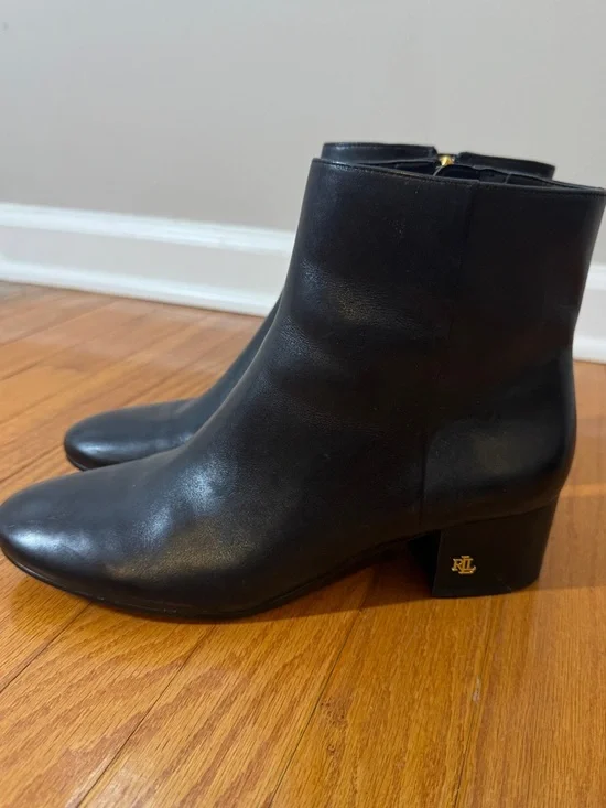 Lauren Ralph Lauren's Welford Women’s Black Leather Booties 9.5B - Picture 3 of 9
